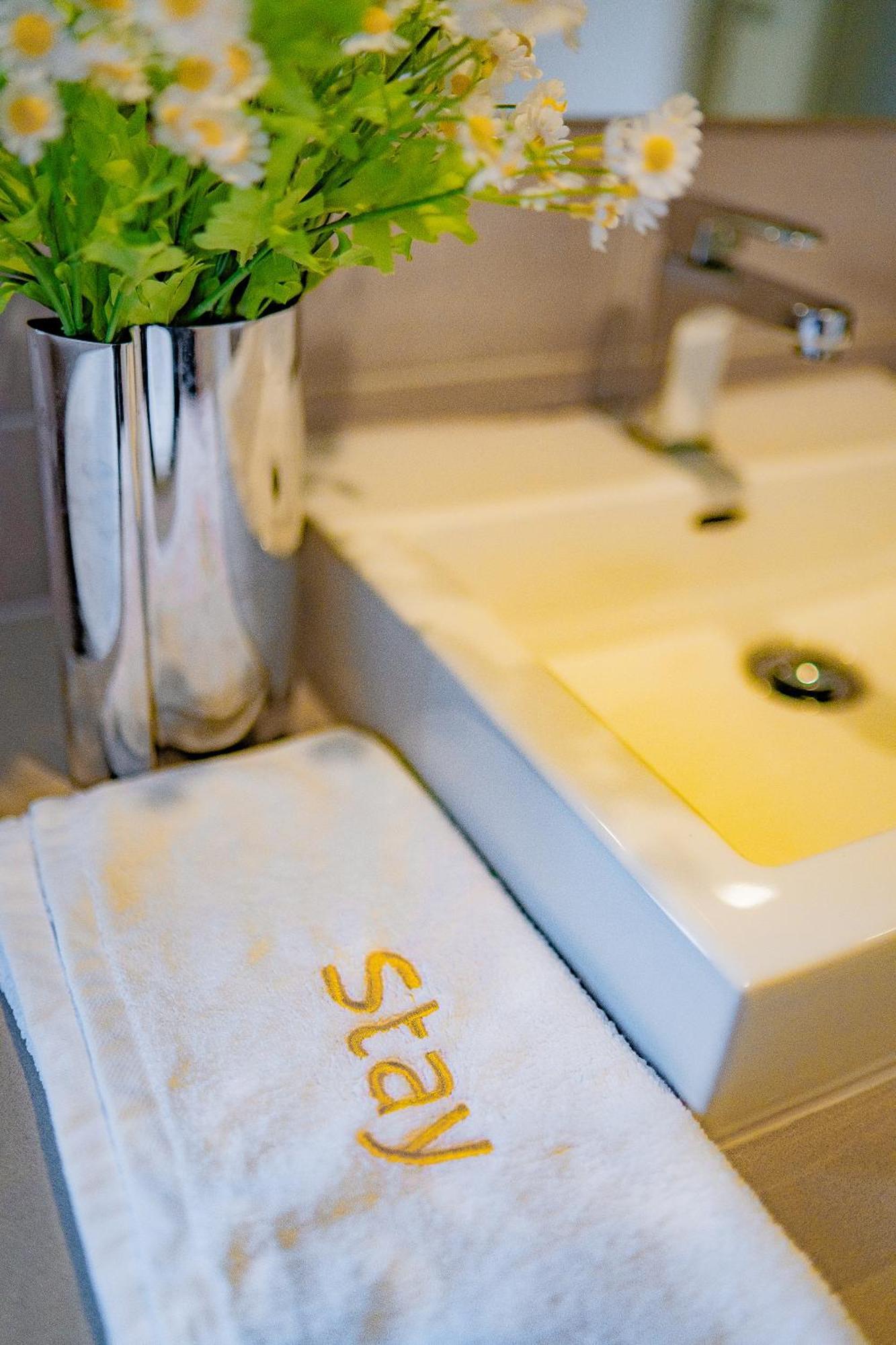 Stayau 4Br Designer Home In Knox Wantirna South ภายนอก รูปภาพ