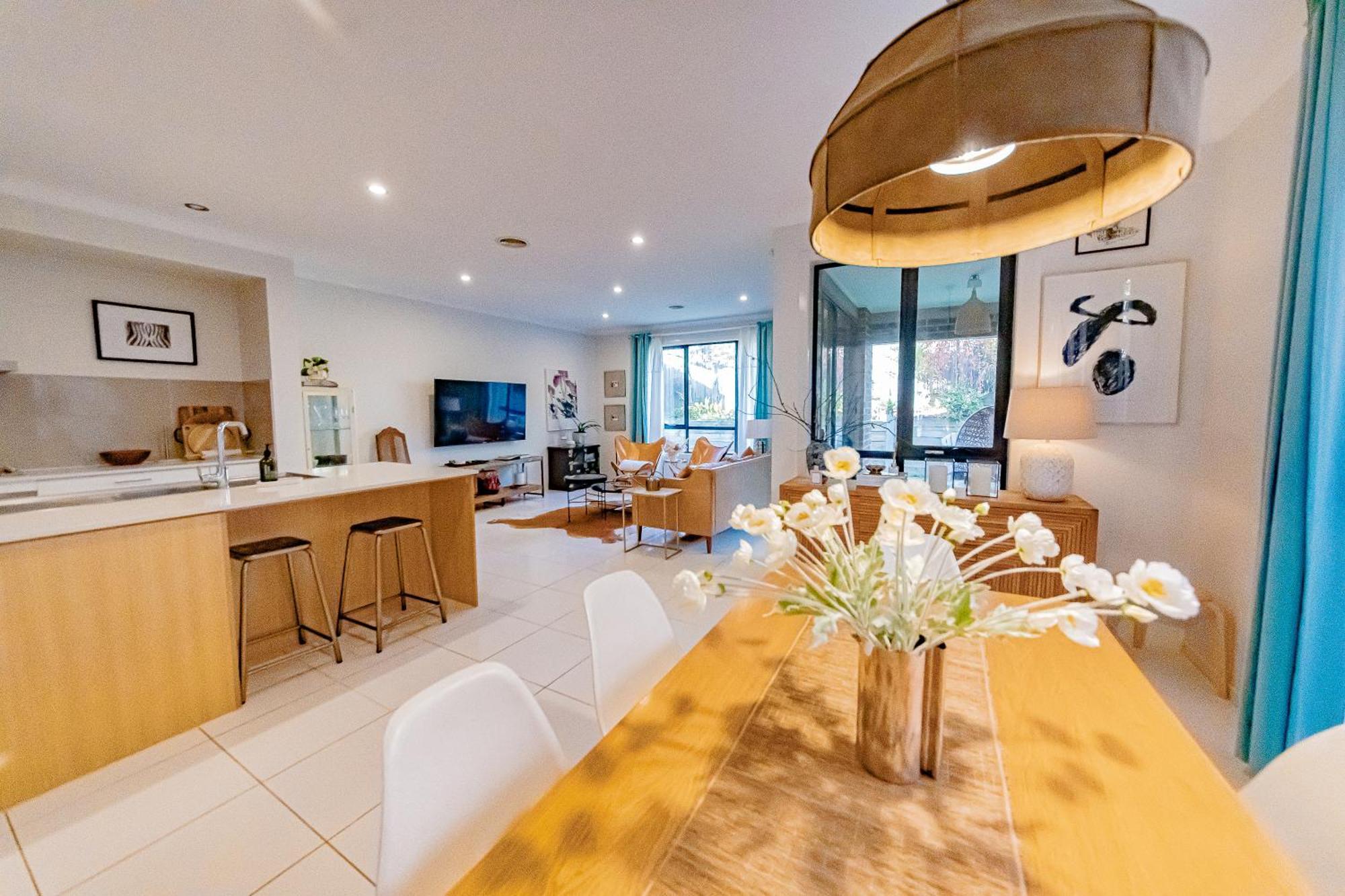 Stayau 4Br Designer Home In Knox Wantirna South ภายนอก รูปภาพ